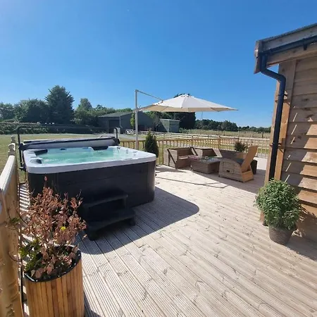 4bed Sleeps8-pet Friendly-hot Tub-log Burner *