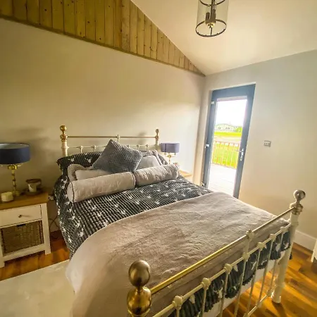 4bed Sleeps8-pet Friendly-hot Tub-log Burner *