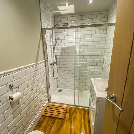 4bed Sleeps8-pet Friendly-hot Tub-log Burner