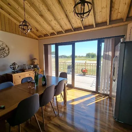 4bed Sleeps8-pet Friendly-hot Tub-log Burner בית נופש *