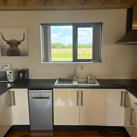 4bed Sleeps8-pet Friendly-hot Tub-log Burner