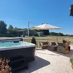 4bed Sleeps8-pet Friendly-hot Tub-log Burner 度假居 *