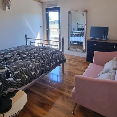 Ferienhaus 4bed Sleeps8-pet Friendly-hot Tub-log Burner *